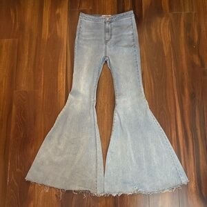 FREE PEOPLE Light Washed High Waisted Flared Jeans  Size 26